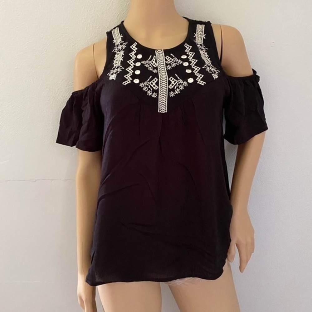 Eyeshadow top size M cold shoulder
